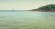 Lonely boat / Одинокая лодка в средиземном море
