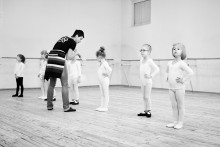 будущие балерины / урок в младшей группе балетной школы