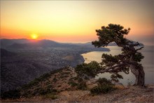 Навстречу солнцу / Вид на Судак с горы Сокол. Рассвет.