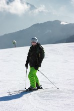 Счастлив в горах / Катание на горных лыжах на склонах Австрии