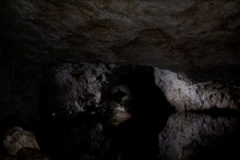 Страж подземелья / Если посветить фонарём, можно увидеть интересные картинки...