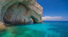 Вотота голубых пещер Греции / Греческий остров...