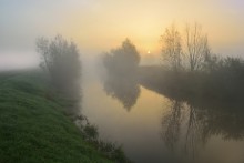 A foggy sunrise. / A beautiful morning in my region.