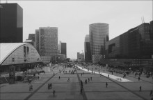 La Défense / современный деловой и жилой квартал в ближнем пригороде Парижа. Основная застройка 80-х годов.