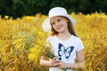 Девочка-Лето / Фотосессия в цветущем поле.