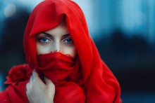 red cloth and blue eyes / ***