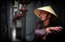 &nbsp; / Уличный портрет женщины...
Ханой, Вьетнам
