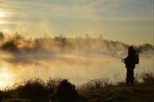 Утренняя рыбалка / Конец октября, возле Гомеля, заморозок.