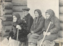   / Не моё. Автор неизвестен. Фотографии найдены в разбираемом нежилом доме. Деревня Сельыб Удорского района Республики Коми.