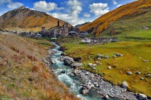 Ushguli / Ушгули. Сванетия.

Расположенное на высоте 2200 м над уровнем моря, село Ушгули считается самым высокогорным постоянным поселением в Европе.

Находится на южном склоне Шхары, одной из высочайших гор Большого Кавказа, в верховьях реки Ингури