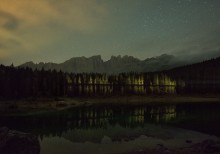 полночь на озере Лаго ди Кареза / Доломитовы Альпы