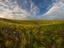 Степь на рассвете, после ночной грозы. / Ставропольский край.