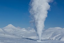 Зима на вулкане / Камчатка. Январь 2015. 
На фото одна из старых скважин на склоне вулкана Мутновский. В нижнем левом углу видна работающая Мутновская Геотермальная станция, а также вулканы Вилючинский, Корякский и Авачинский.
Подробности здесь http://ratbud.livejournal.com/20788.html
Фототур по Камчатке 2015. Курильское озеро. http://ratbud.livejournal.com/19394.html