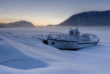 Утро на спящем озере / Замерзшее Телецкое озеро