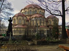 * Новодевичий монастырь Церковь казанской божьей матери* / Редкий вид этой церкви .т.к обычно она прикрыта густыми кронами деревьев