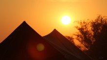 Рассвет над пирамидами в Гизе / На самом деле это палатка, и до чуда света ей далеко .. :)