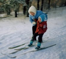 Экстрим / Катание зимой с горки. Ещё немного и упадут.