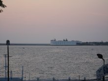 Равелин / Спокойное вечернее море и белый равелин