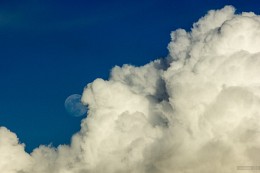 Луна в облаках / Облачный выдался денек и луна почти полная ..