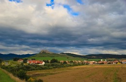 Словакия / Словакия, малые Татры, вид на замок 12-го века.