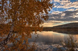 Осеннее золото / Закат на озере