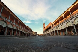 Piazza del Popolo of Faenza / Один из городов в Северной Италии - Фаэнца - город, известный со II века до н.э. 
Во времена средневековья и в эпоху Возрождения он был крупным центром производства керамики.
В наши дни это очень уютный и красивый городок, который обязательно стоит посетить.