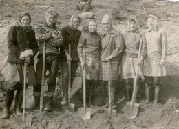  / Не моё. Автор неизвестен. Фотографии найдены в разбираемом нежилом доме. Деревня Сельыб Удорского района Республики Коми.