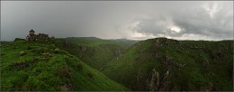 &nbsp; / Армения, церковь Вагрмашен, близ крепости Амберд, находящейся на склоне горы Арагац. 
Съемка в дождь