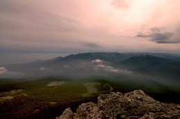 Выше крыши / Чатыр- Даг, Эклизи́-Буру́н - самая высокая (1527 м) вершина плато ....