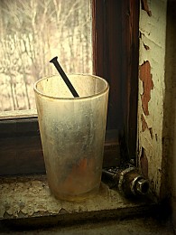 Из- цикла &quot;Царство кривых гвоздей&quot; / Мир, в котором мы живем