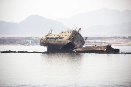 Пища морей / Красное море, старый утонувший корабль