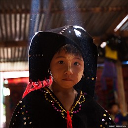 Портрет девочки в национальном костюме... / Мьянма. 

В ноябре едем по новому маршруту в Мьянму и в Северный Таиланд. Будем снимать людей и их жизнь... Еще можно присоединиться.

Пишите в соц. сетях 
https://www.facebook.com/photoroof
https://vk.com/rider7