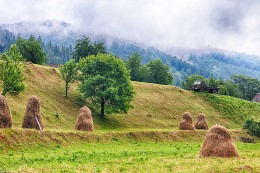 Зацепилась тучка ... / HDR