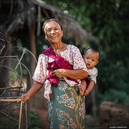 Счастливая бабушка... / Мьянма. 

В ноябре едем по новому маршруту в Мьянму и в Северный Таиланд. Будем снимать людей и их жизнь... Еще можно присоединиться.

Пишите в соц. сетях 
https://www.facebook.com/photoroof
https://vk.com/rider7