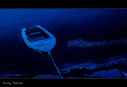 Три цвета: Синий / Лодка в Угличском заливе.