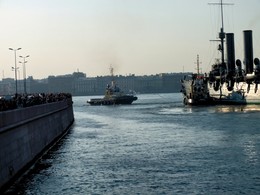 6. Неравнодушные. / Из серии "не так, как поезда". 21-го сентября 2014г. "Аврору" забрали с привычного места.