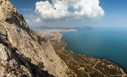 Утесы Сокола / Крым 2012, скала Сокол(Куш-Кая), 474м В 2013году здесь делали канатный спуск (троллей) рекордный в Европе — 2км а также установили максимальную скорость спуска 232 км/ч.

http://www.sudak.pro/v-sudake-ustanovili-novyj-rekord-ukrainy-i-eto-realno-voskhititelno/