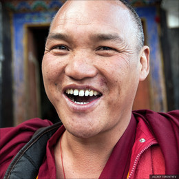 Буддийский монах / В ноябре едем по новому маршруту в Мьянму и в Северный Таиланд. Будем снимать людей и их жизнь... Еще можно присоединиться.

Больше картинок в соц. сетях 
https://www.facebook.com/photoroof
http://rider7.livejournal.com/