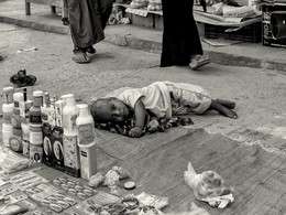 Что будет завтра... / На фото мальчик суданских уличных торговцев в Триполи (Ливия). Фото 2008 года.