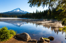 Утро на озере / Вид на гору Mount Hood с озера Timothy