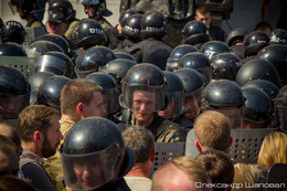 Что я, здесь делаю? Мама! Забери меня отсюда! / Акция протеста возле Парламента Украины в Киеве 31.08.2015