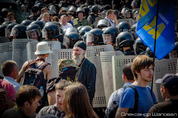 Отец Федор. Один, между 2-х &quot;огней&quot;... / Акция протеста возле Парламента Украины в Киеве 31.08.2015