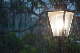 дождь...улица..фонарь / фото в дождливую погоду