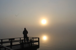 рыбалка / туман раннего утра.