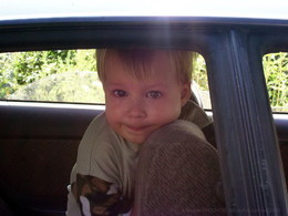 &nbsp; / Ребенок заплакал не увидев рядом родителей, и когда увидел их, пытался сдержать всю горечь обиды, и не показать того то что он плакал. Старая фотография. Качество соответствует времени съемки.