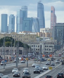 Взгляд на Москва-Сити. / Вид на комплекс Москва-Сити с Крымского вала.