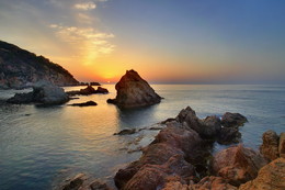 Утро на Средиземье / Побережье Средиземного моря в Испании, в северной её части.