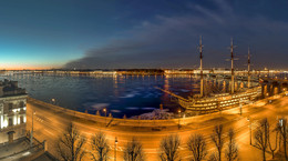 И лед уходит вслед за ночью... / Перед восходом солнца. Весна. Ледоход. Санкт-Петербург. Панорама снята с крыши.