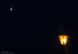Ночь,улица,луна,фонарь... / Камера:Canon EOS 600D
Диафрагма:f/5,6
Выдержка:1/60s
ISO:400
Ф.расстояние:55mm
Программа:Adobe Photoshop Lightroom 5.6 (Windows)
Дата съёмки:20.09.2015 - 19:31:17
