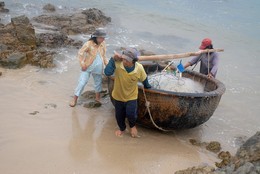 "Окончание ночной рыбалки!" / Вьетнам